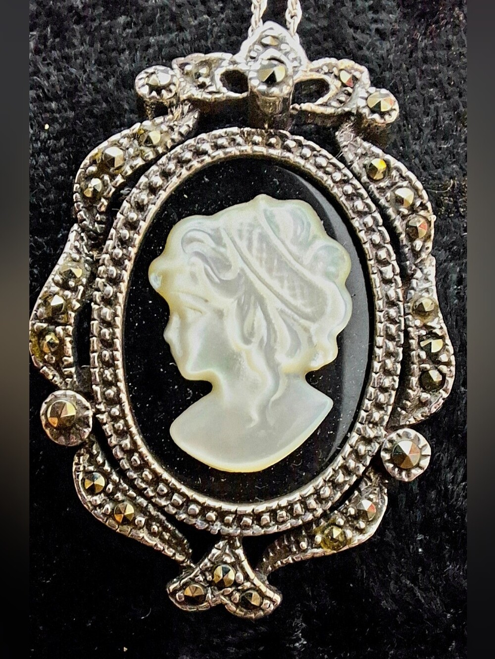 70s Victorian cameo facing left on black onyx, 925 silver chain